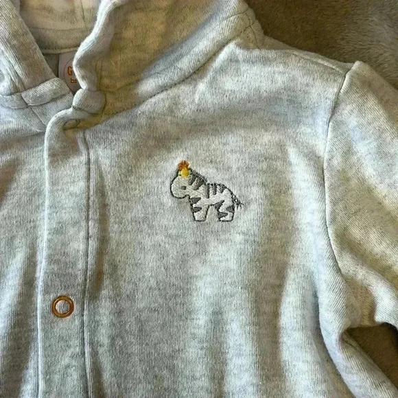 Gymboree - Full zip Grey hoodie. Size 3-6 months - Picture 3 of 5